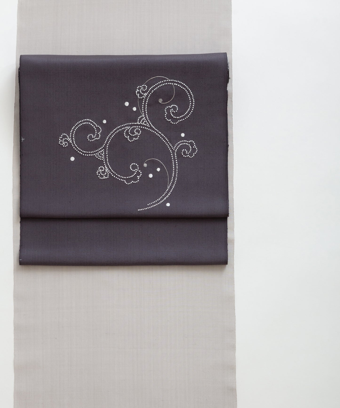 相良刺繍九寸名古屋帯 波がしら唐草