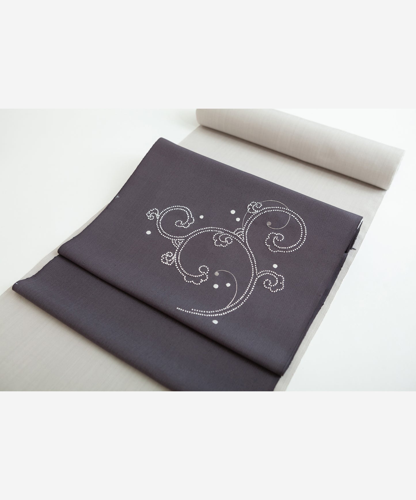 相良刺繍九寸名古屋帯 波がしら唐草