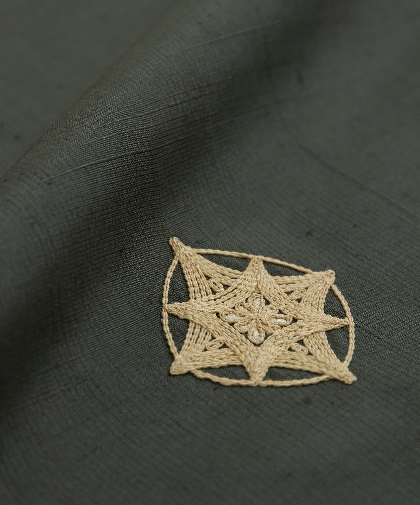 ムガシルク 刺繍着尺「深いグリーン」