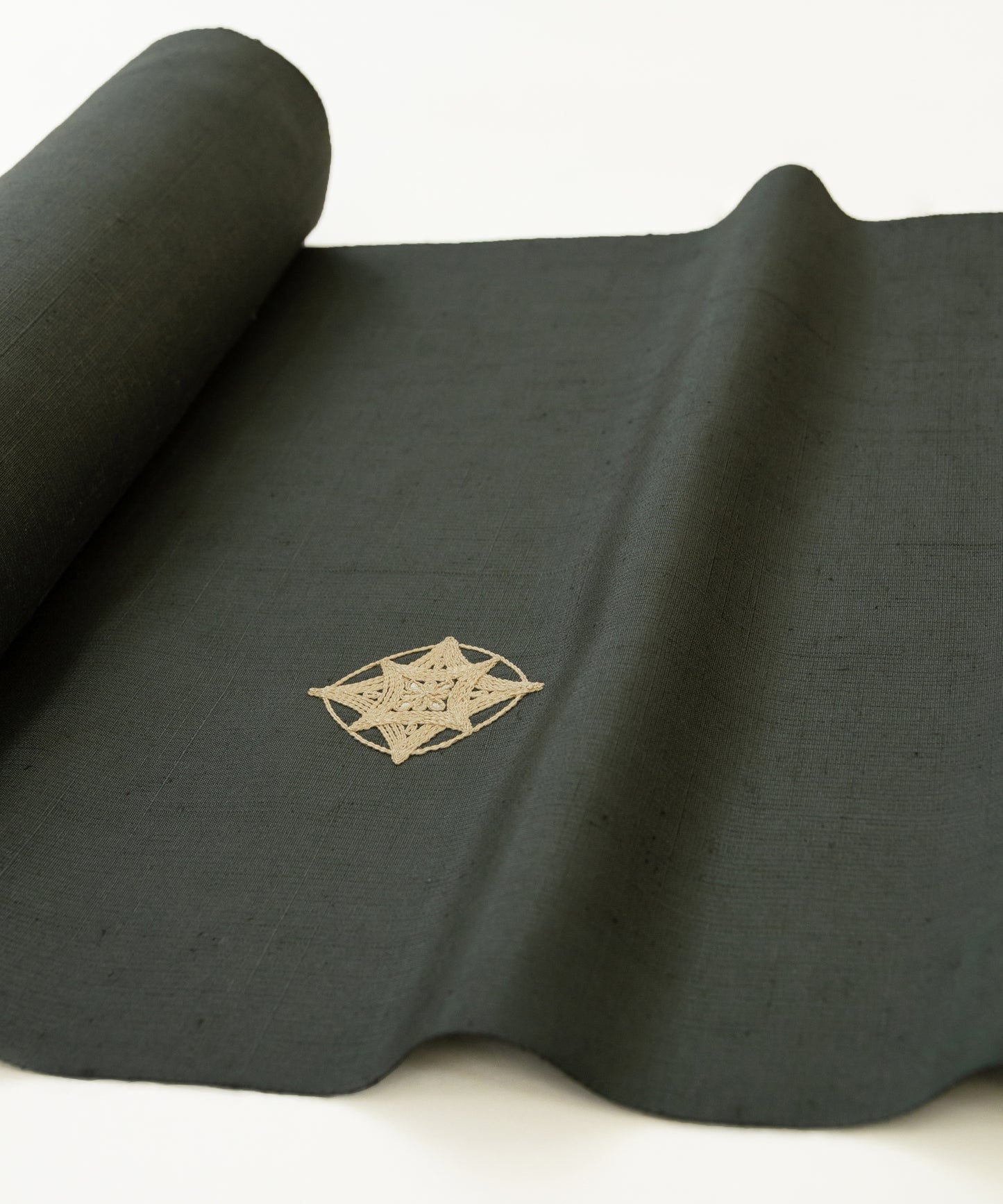 ムガシルク 刺繍着尺「深いグリーン」