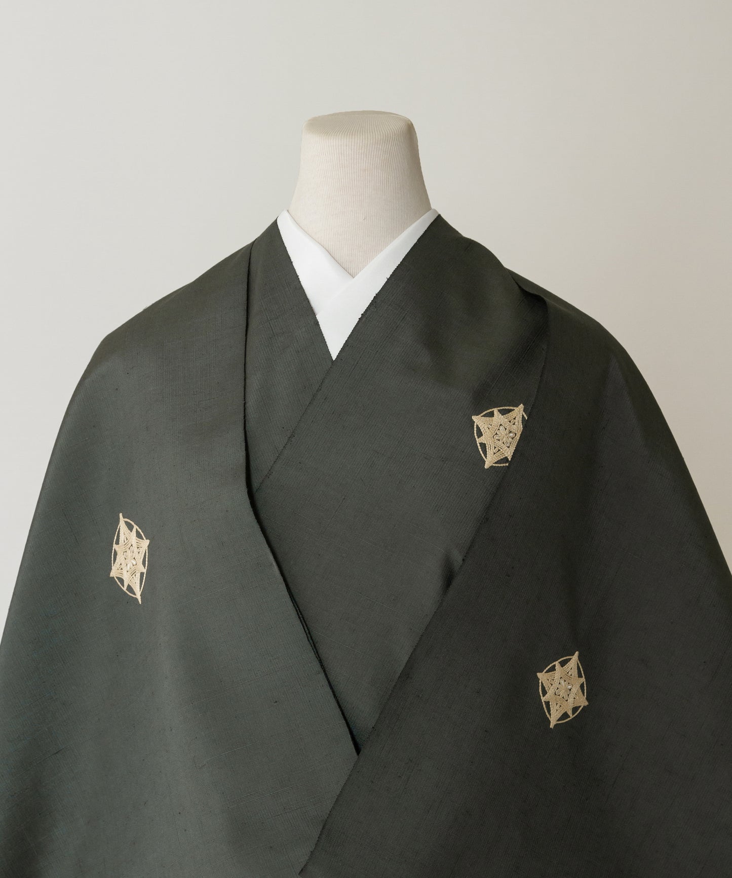 ムガシルク 刺繍着尺「深いグリーン」