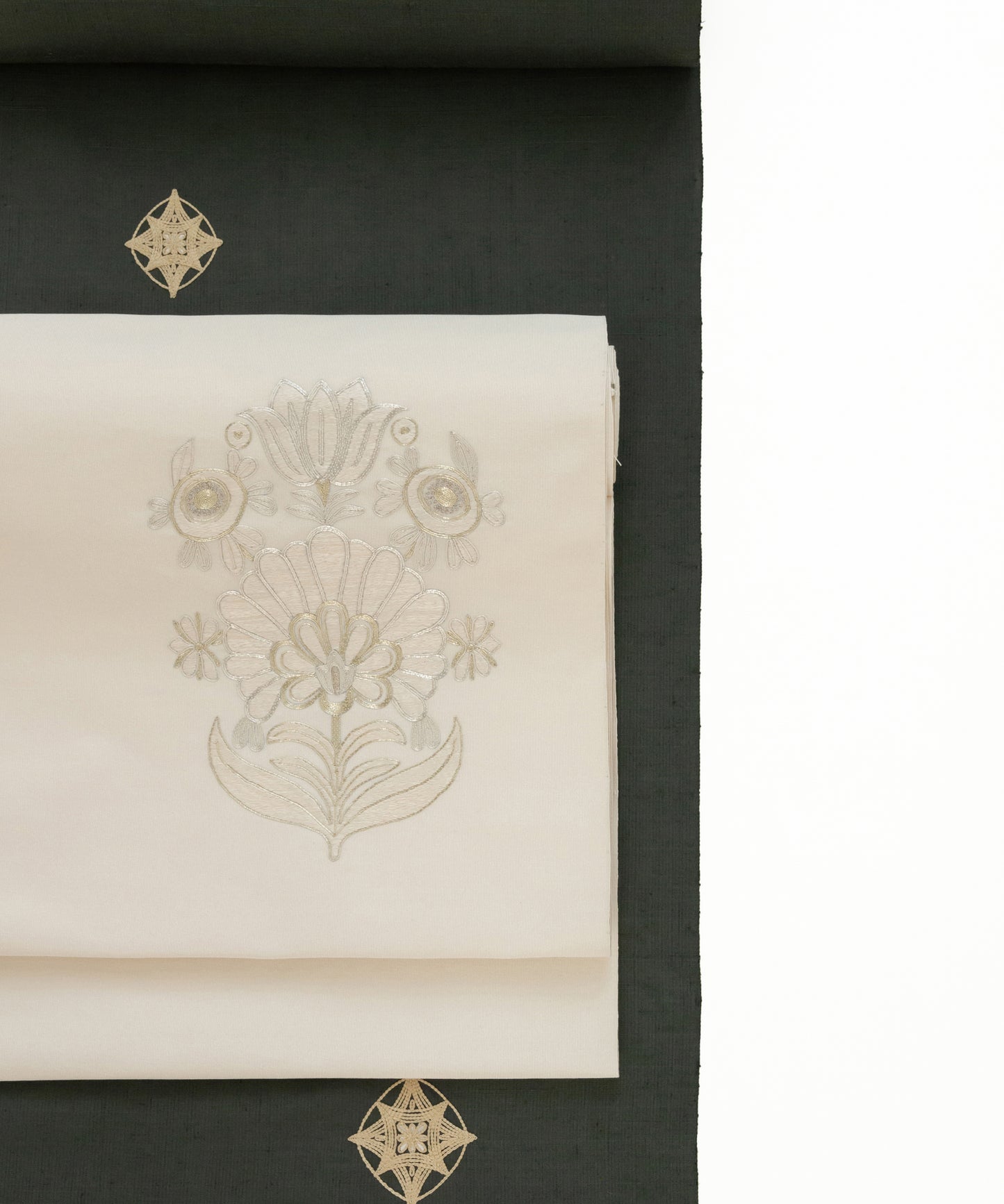ムガシルク 刺繍着尺「深いグリーン」