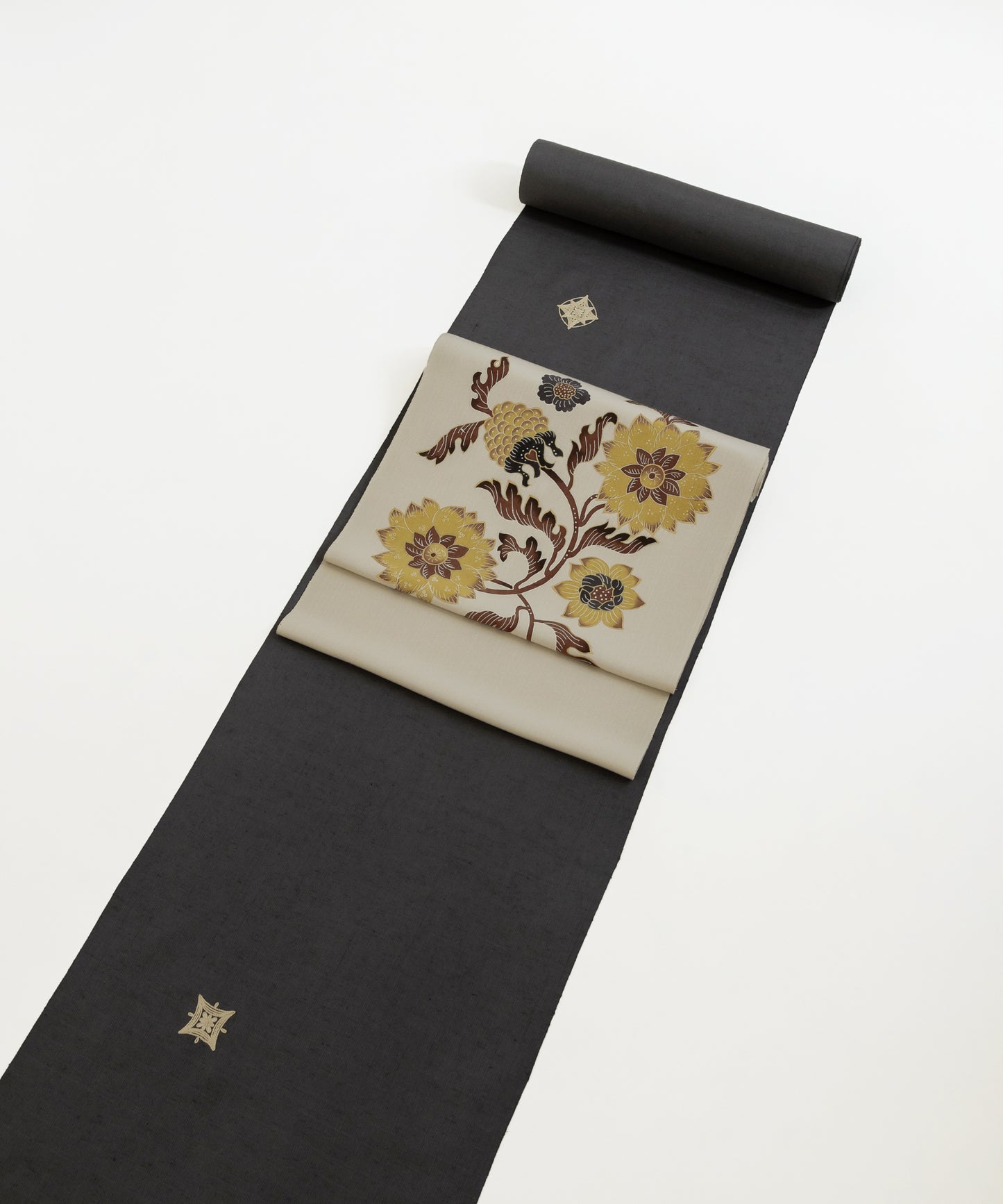 ムガシルク 刺繍着尺「深い灰色」