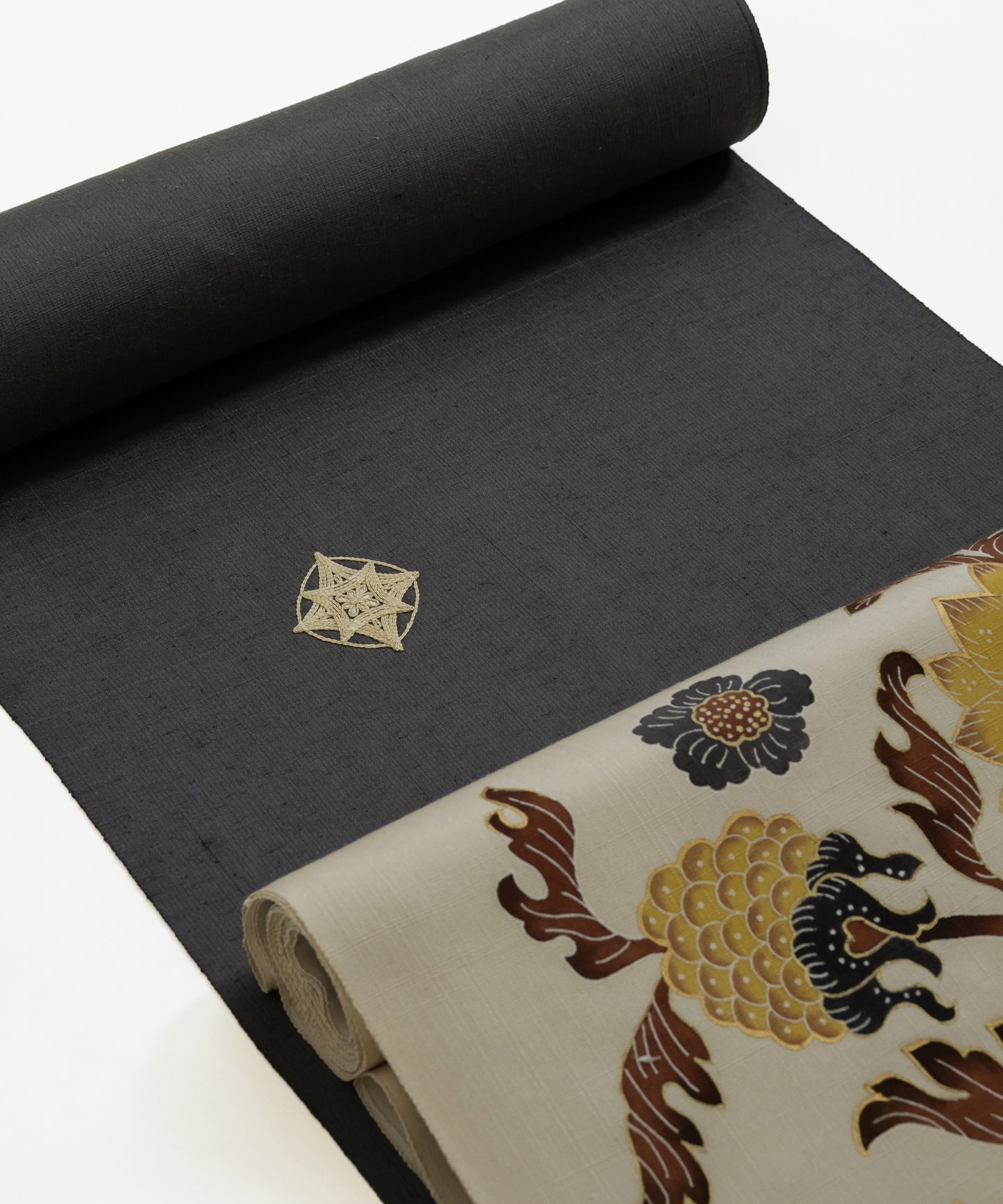 ムガシルク 刺繍着尺「深い灰色」