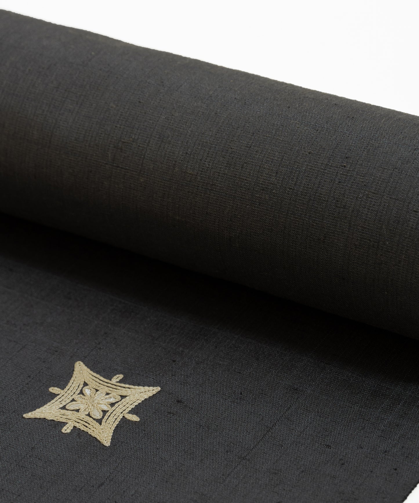 ムガシルク 刺繍着尺「深い灰色」