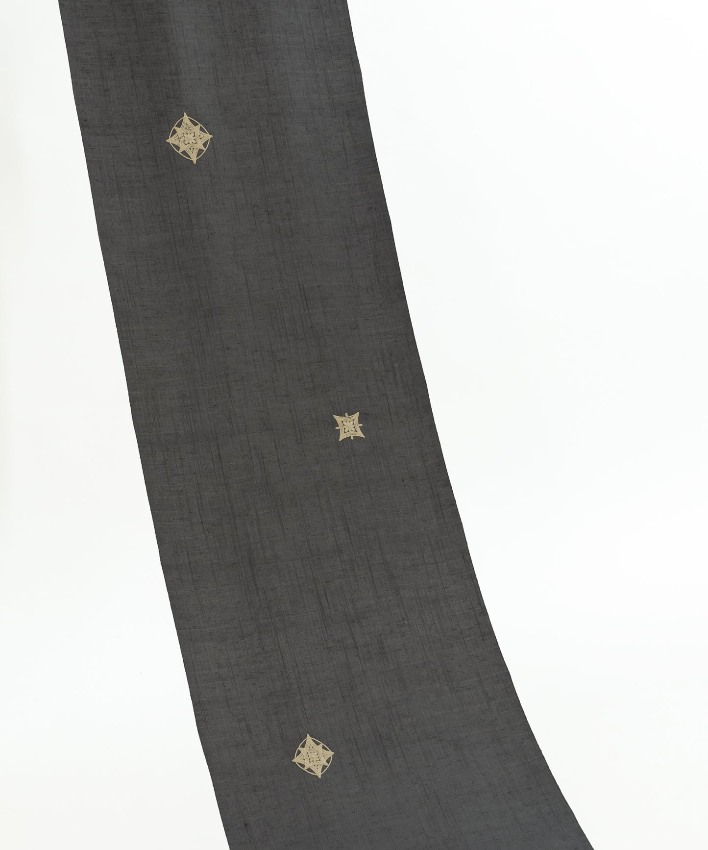 ムガシルク 刺繍着尺「深い灰色」