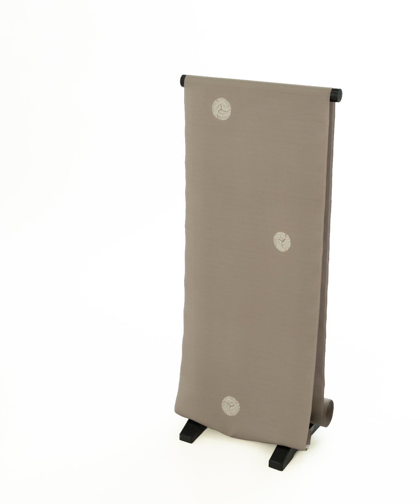 京都小阪 真糊糸目友禅小紋「松の丸」**価格に付きましてはお気軽にお問い合わせください**