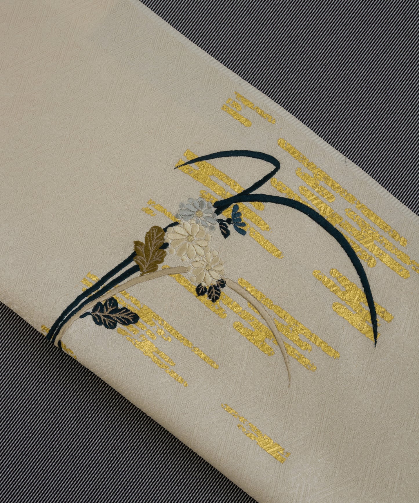 工芸キモノ野口 九寸名古屋帯「慶長霞に菊芒」白茶