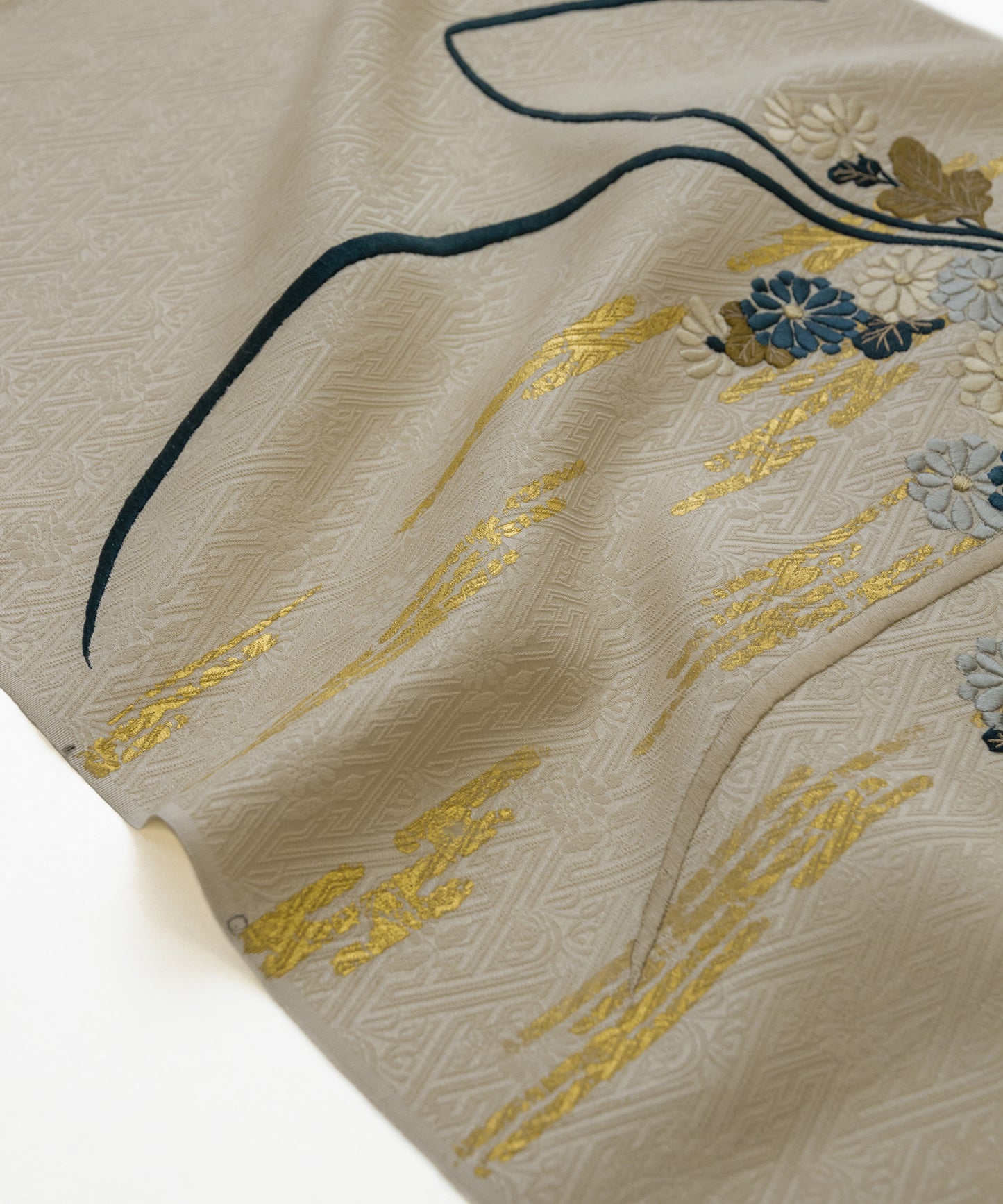 工芸キモノ野口 九寸名古屋帯「慶長霞に菊芒」白茶