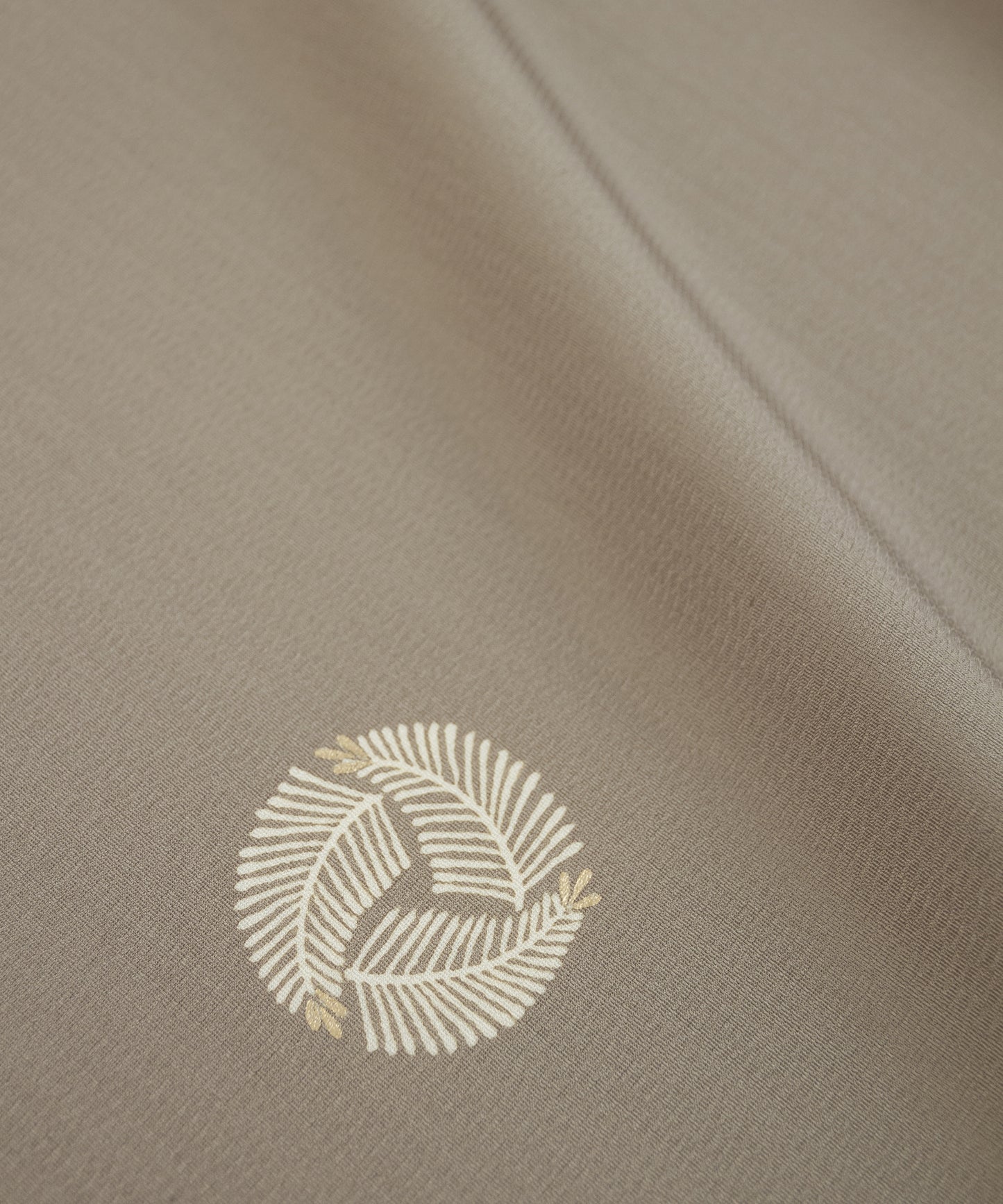 京都小阪 真糊糸目友禅小紋「松の丸」＊＊価格に付きましてはお気軽にお問い合わせください＊＊