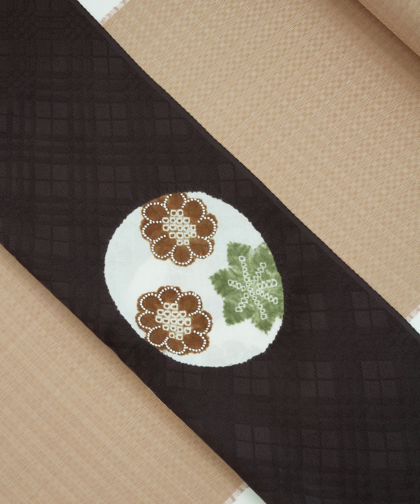 丸太遠藤 絞り九寸名古屋帯「丸取りに菊楓」※価格はお問い合わせくださいませ※